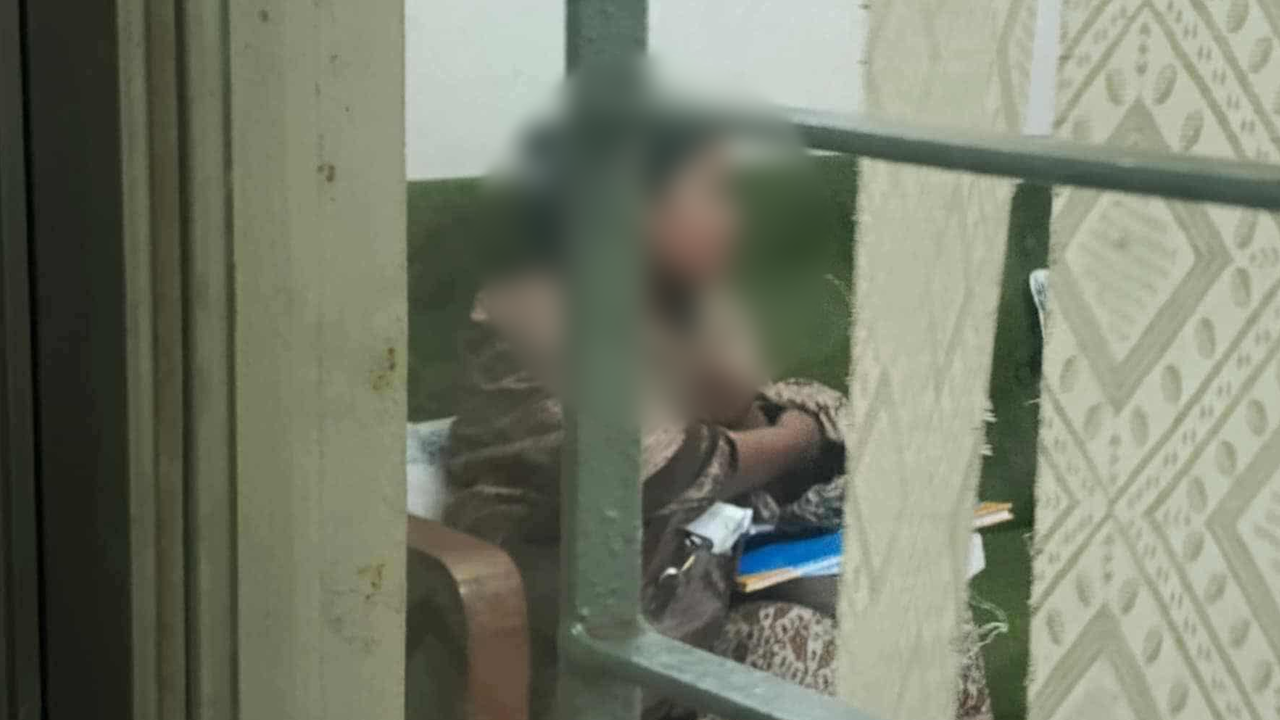 মাদক সেবনের অভিযোগে ইডেন ছাত্রীকে হল থেকে বের করে দিল শিক্ষার্থীরা